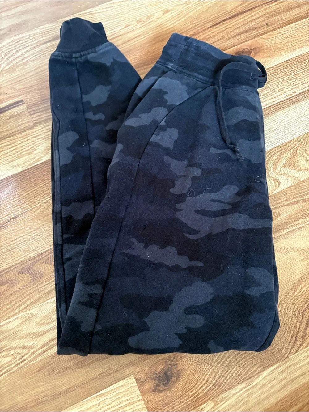 Lululemon Sz 4 Black Camo Jogger Sweatpants
